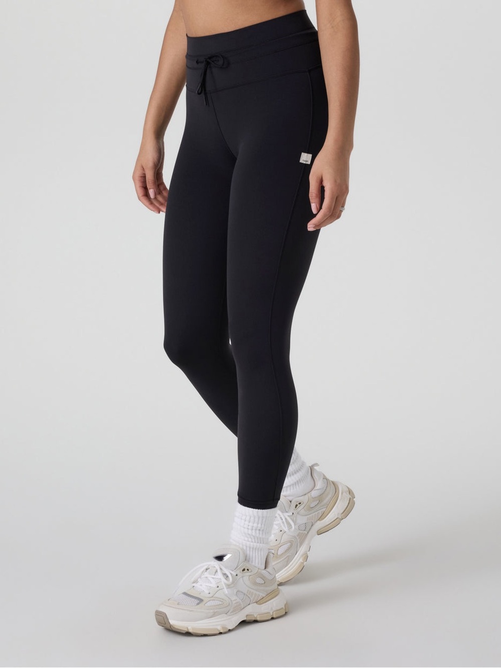Vuori Daily Form Legging - Short Drawstring Bottoms Yoga Athletic Workout Black